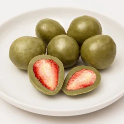 Chocolat Et Bonbons^Muji Fraises enrobées de chocolat blanc au matcha