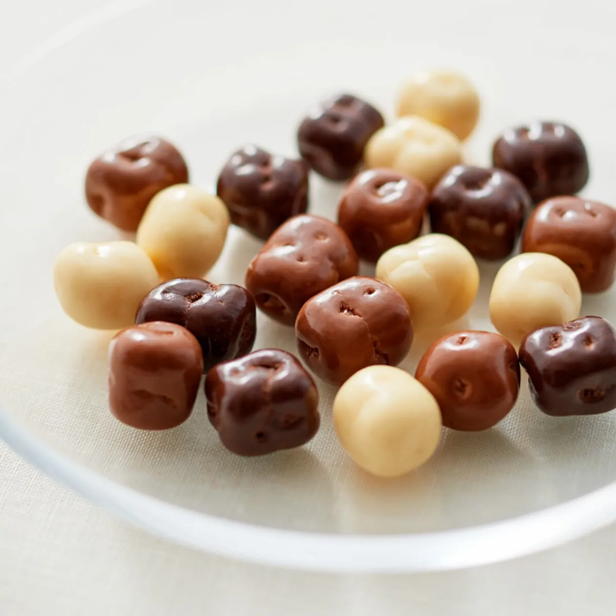Chocolat Et Bonbons^Muji Mix de morceaux de noix de coco enrobés de chocolat noir, au lait ou blanc