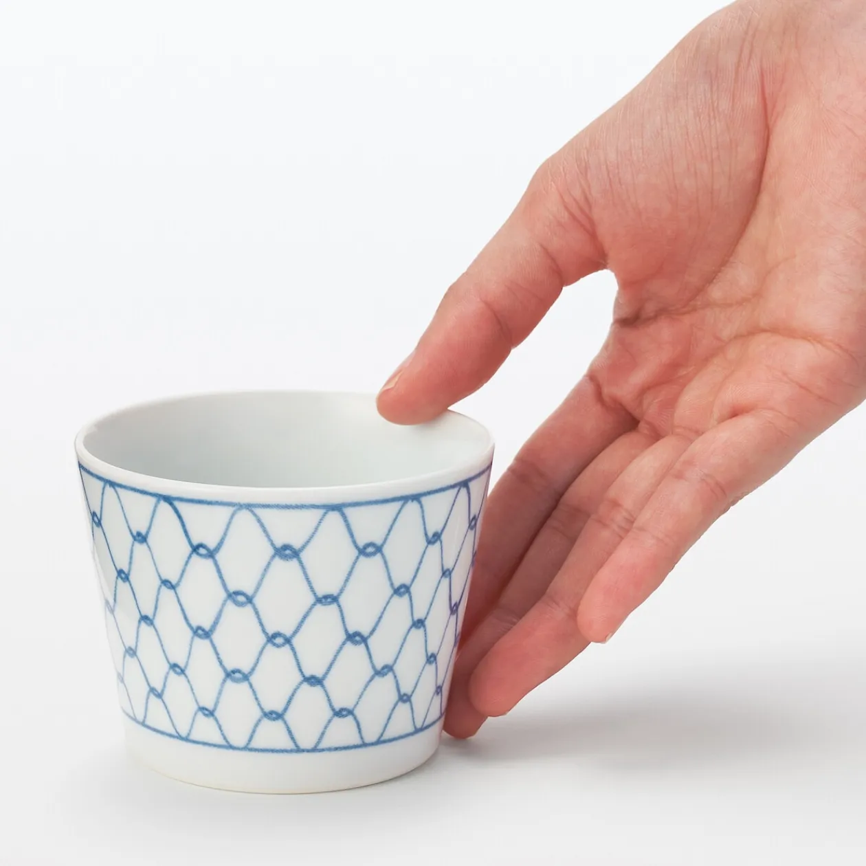 Vaisselle^Muji Tasse à saké en porcelaine Hasami - Motif maille